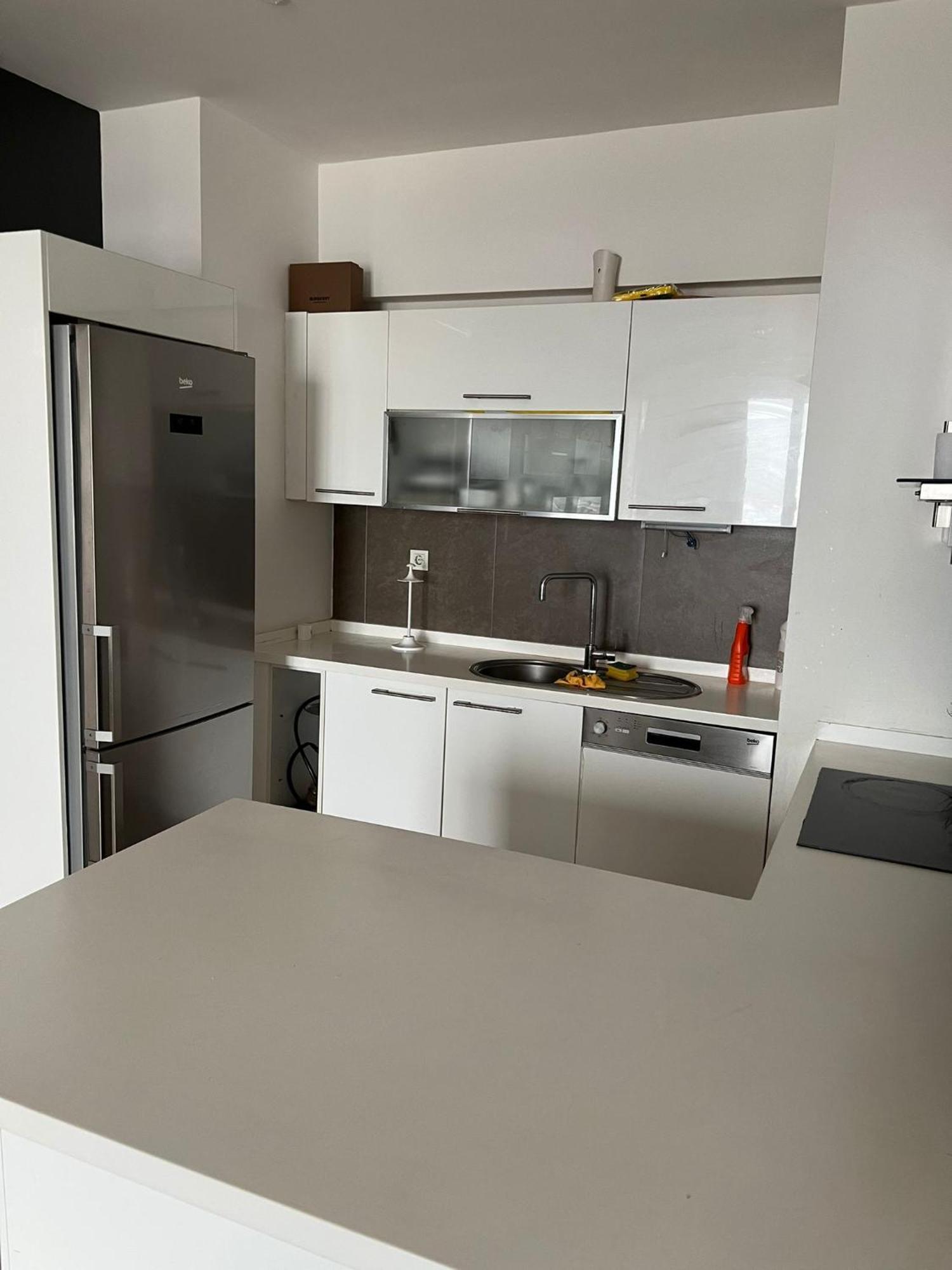 Fully Furnished 1 1 Bedroom *